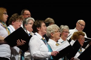 Der gastgebende Chor aus Blaufelden eröffnete das Jubiläumskonzert.