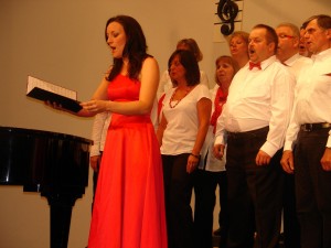 Die Sopranistin Constanze Seitz gab dem alten Volkslied „Im schönsten Wiesengrunde“ zusammen mit Joy of Music ein ganz neue Prägung