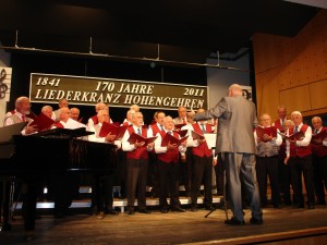 Zum letzten Mal bei einem großen Konzert dirigierte Gotthilf Greiner den Männerchor. Er gibt zum Jahresende sein Engagement in Hohengehren auf